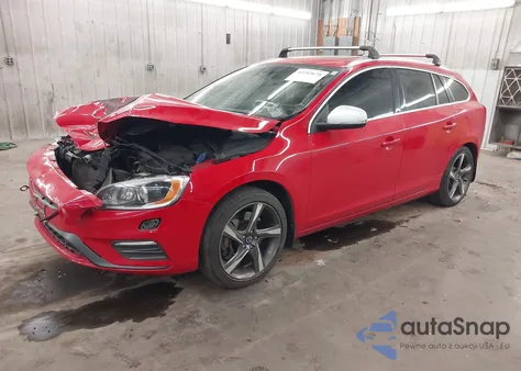 2015 Volvo V60 T6 R-Design Platinum из США, поврежденный, VIN YV1902SH9F1209000